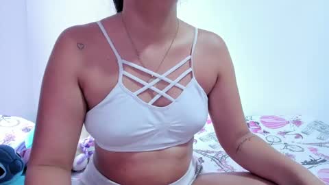 Snapshot of sophieewoods chatting on February 1, 6:29 pm Sophie Woods  online show from February 1, 6:29 pm