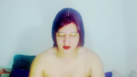 sophiehillsxo online show from April 19, 10:45 pm