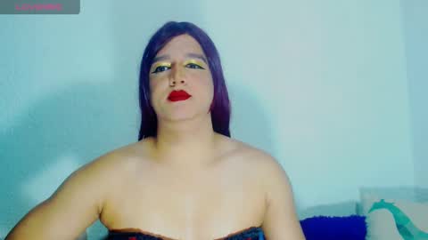 Snapshot of sophiehillsxo chatting on May 12, 6:32 am sophiehillsxo online show from May 12, 6:32 am