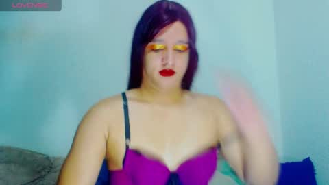 Snapshot of sophiehillsxo chatting on May 13, 3:15 am sophiehillsxo online show from May 13, 3:15 am