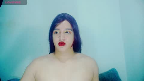 Snapshot of sophiehillsxo chatting on May 15, 9:05 am sophiehillsxo online show from May 15, 9:05 am
