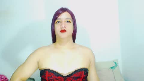 Snapshot of sophiehillsxo chatting on May 18, 5:46 am sophiehillsxo online show from May 18, 5:46 am
