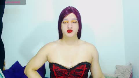 Snapshot of sophiehillsxo chatting on May 21, 7:59 am sophiehillsxo online show from May 21, 7:59 am