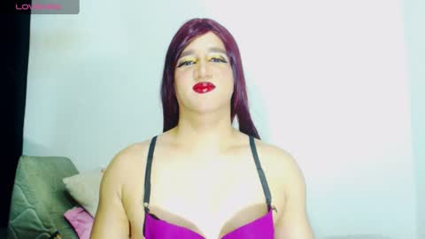 Snapshot of sophiehillsxo chatting on June 13, 5:16 am sophiehillsxo online show from June 13, 5:16 am