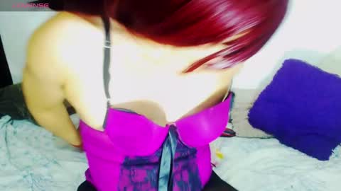 Snapshot of sophiehillsxo chatting on June 20, 5:21 am sophiehillsxo online show from June 20, 5:21 am