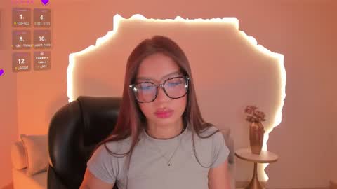 Snapshot of sophiehouston_ chatting on June 27, 3:44 am Sophie Houston online show from June 27, 3:44 am
