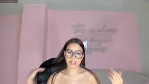 Snapshot of sophiehouston_ chatting on July 8, 2:49 am Sophie Houston online show from July 8, 2:49 am