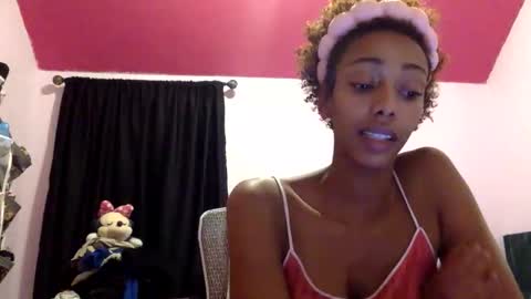 Snapshot of sophieinthecity chatting on May 28, 2:09 am Sophia Star online show from May 28, 2:09 am