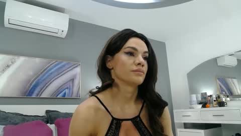 Snapshot of sophiejoulia chatting on January 6, 5:38 pm Sophie online show from January 6, 5:38 pm