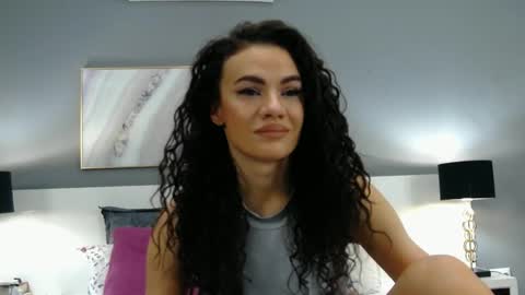 Snapshot of sophiejoulia chatting on March 6, 6:26 pm Sophie online show from March 6, 6:26 pm
