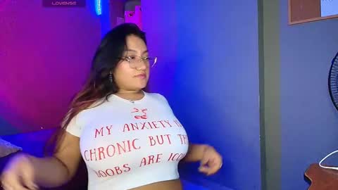 sophiejuicy_ online show from October 31, 2:12 am