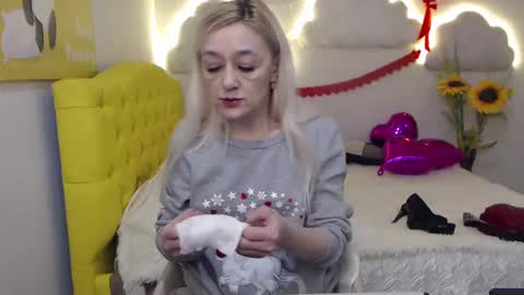 sophiekittyy online show from February 13, 7:24 am