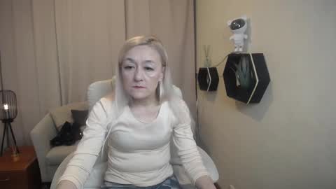 Snapshot of sophiekittyy chatting on April 25, 6:27 am sophiekittyy online show from April 25, 6:27 am