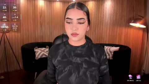 Snapshot of sophielanne chatting on June 1, 12:01 am Sophie online show from June 1, 12:01 am