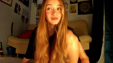 Snapshot of sophieluck chatting on July 10, 5:34 am Sophie online show from July 10, 5:34 am