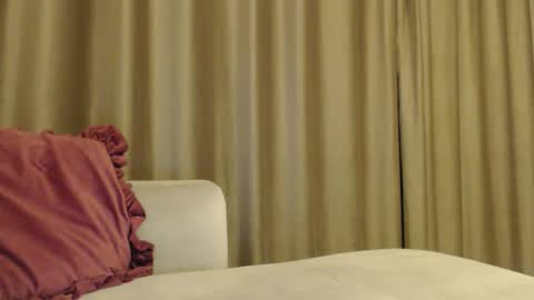 sophieluxe online show from April 27, 10:30 pm
