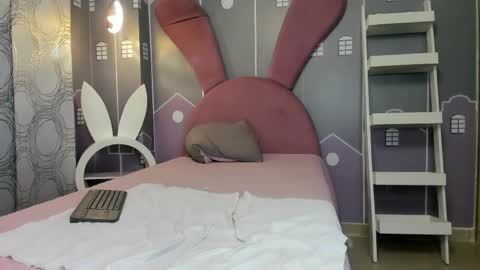 SOPHIE online show from May 5, 12:51 am