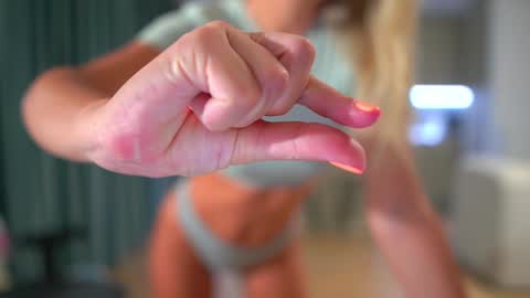 Snapshot of sophiesticate chatting on September 15, 4:51 pm online show from September 15, 4:51 pm