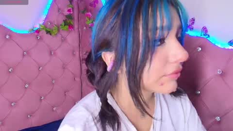 Snapshot of sophievv chatting on April 17, 7:39 pm Sophie online show from April 17, 7:39 pm