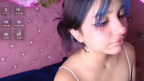 Snapshot of sophievv chatting on April 19, 7:49 pm Sophie online show from April 19, 7:49 pm