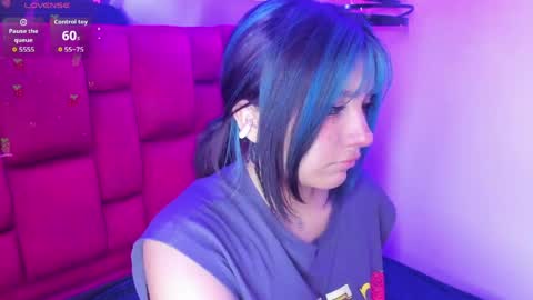 Snapshot of sophievv chatting on April 22, 7:37 pm Sophie online show from April 22, 7:37 pm