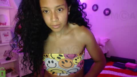 Snapshot of sophiia_dreams chatting on December 3, 2:25 am Sophia this is not my real name online show from December 3, 2:25 am