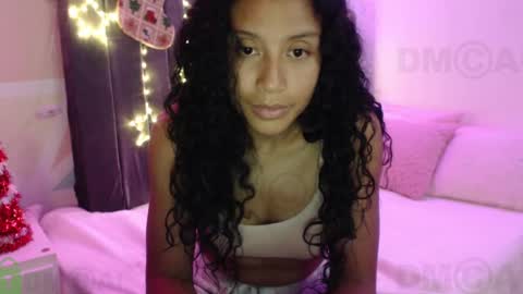 Snapshot of sophiia_dreams chatting on December 4, 12:19 am Sophia this is not my real name online show from December 4, 12:19 am