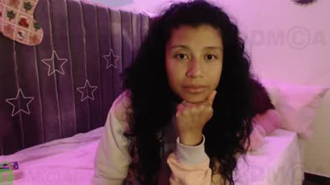 Snapshot of sophiia_dreams chatting on December 20, 1:36 am Sophia this is not my real name online show from December 20, 1:36 am