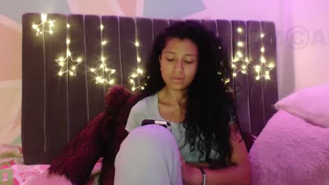 Snapshot of sophiia_dreams chatting on February 28, 1:26 am Sophia this is not my real name online show from February 28, 1:26 am
