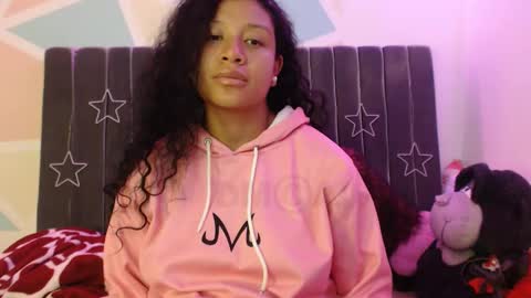 Snapshot of sophiia_dreams chatting on October 19, 12:00 am Sophia this is not my real name online show from October 19, 12:00 am