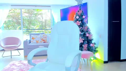 YULITZA online show from December 12, 4:10 pm