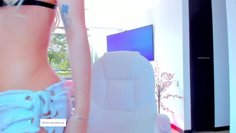 YULITZA online show from January 30, 1:21 pm