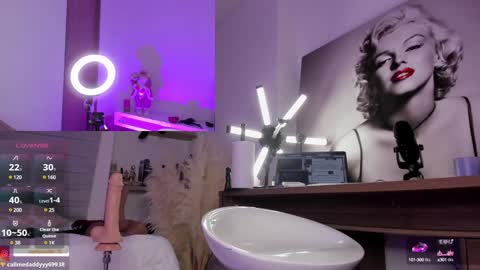 Snapshot of sophyamiller_15 chatting on December 11, 2:09 am Sophy online show from December 11, 2:09 am