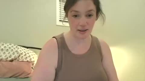 Snapshot of sotamom chatting on May 16, 2:08 am NaughtyMommy online show from May 16, 2:08 am