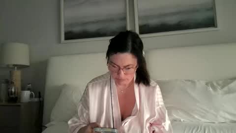 Snapshot of sotamom chatting on May 28, 12:24 pm NaughtyMommy online show from May 28, 12:24 pm