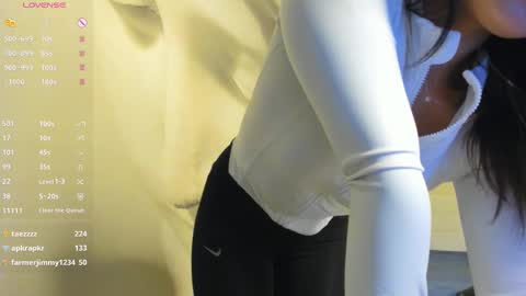 Snapshot of soul_mi chatting on March 8, 12:41 pm Mia online show from March 8, 12:41 pm