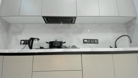 Mia online show from March 15, 5:13 am