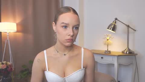 Anna online show from February 4, 1:06 pm