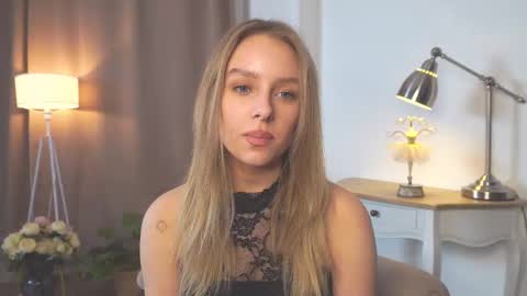 Anna online show from February 18, 1:07 pm