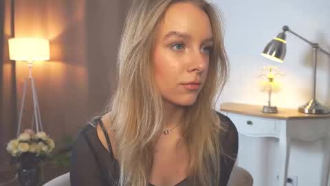 Anna online show from March 1, 1:13 pm