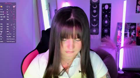 Snapshot of sour_cherry_ chatting on June 2, 12:51 pm Jennie online show from June 2, 12:51 pm