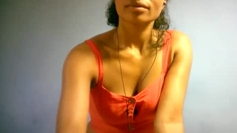 sourayaa online show from April 15, 6:04 pm
