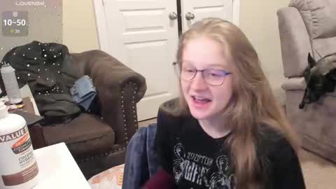 Snapshot of southerbunny chatting on December 15, 8:51 am Bunnydathug online show from December 15, 8:51 am