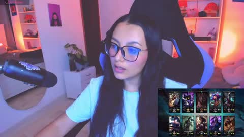 Snapshot of soy___lili chatting on May 6, 1:25 am Lili online show from May 6, 1:25 am