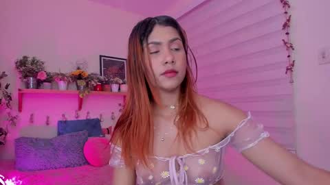 Snapshot of soy_sarah chatting on February 11, 9:53 am Sarah Valentina online show from February 11, 9:53 am