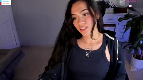 Snapshot of soyabby_ chatting on January 16, 1:37 am Luisa online show from January 16, 1:37 am