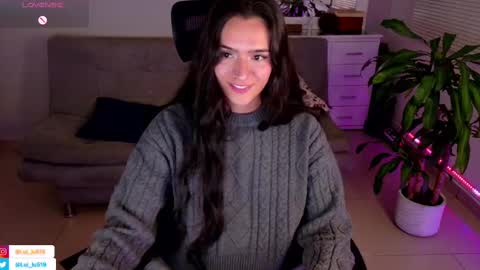 Snapshot of soyabby_ chatting on February 23, 2:29 am Luisa online show from February 23, 2:29 am