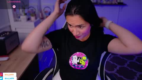 Snapshot of soyabby_ chatting on November 22, 12:42 am Luisa online show from November 22, 12:42 am