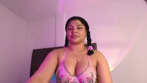 Snapshot of soynerea chatting on May 11, 1:55 am online show from May 11, 1:55 am