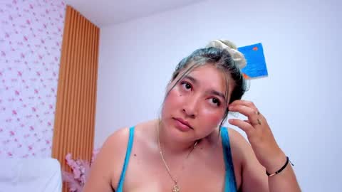 SoyQueen online show from April 11, 7:45 am